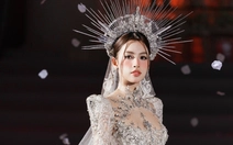 Tiểu Vy, Kiều Duy hóa thành nữ thần trong thiết kế của Phạm Đăng Anh Thư