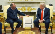 Tổng thống Trump được Đức tặng bản sao giấy khai sinh của ông nội