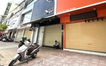 Hàng loạt cửa hàng đồ hiệu ở trung tâm Nha Trang đóng cửa trong cao điểm kiểm tra hàng giả