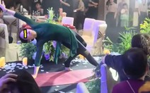 Mẹ chú rể rủ hội bạn biểu diễn yoga ở đám cưới con trai