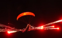600 drone kết hợp dù lượn bắn pháo hoa đẹp mắt ở Hội An