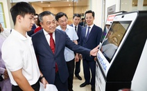 Ngày đầu tiên chính quyền 2 cấp ở Hà Nội: Thủ tục nhanh, người dân phấn khởi