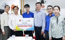 Trung ương Đoàn thăm, trao học bổng cho thủ khoa 30 điểm Phan Quang Hiển Vinh