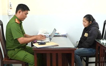 Một phụ nữ đeo kính đen chạy xe máy không biển số, cướp 20 thùng bia theo 'kiểu lạ'