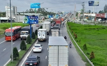 Cầu Cần Thơ liên tục kẹt xe do tai nạn giao thông