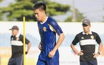 CLB Quảng Nam 'câu giờ', chờ phép màu chơi V-League