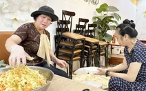 Ấm lòng những suất cơm nóng giúp bà con vùng lũ Nghệ An