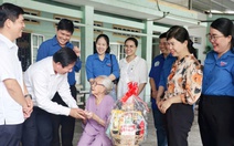 Đoàn thanh niên chăm lo cho gia đình chính sách ở Củ Chi