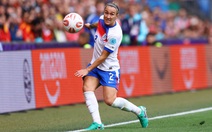 Chơi cả giải với chân gãy, Lucy Bronze cùng tuyển Anh vô địch Euro 2025