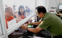Nhiều người nước ngoài ở Tây Ninh đến công an xác thực tài khoản định danh điện tử