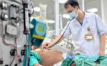 Sau 3 ngày ăn tiết canh heo, thanh niên 30 tuổi nguy kịch
