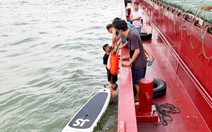 Cứu hai cha con đi tắm biển bị sóng cuốn lênh đênh trên biển 13 giờ