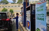 Xăng E10: người dùng còn 'lạ lẫm' dù giá rẻ hơn, xanh hơn