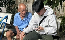 Cụ ông 77 tuổi ở Tây Ninh đi lạc hơn 70km, công an xã tìm được người thân đến đón lúc nửa đêm