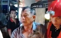 Cứu người đàn ông ở Đà Nẵng bị cuốn trôi xuống kênh 30m, bám vào cành cây