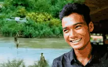 Người bơi ra giữa sông tiết lộ lý do em nhỏ thứ 3 không được cứu bằng drone