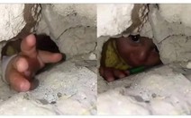 Sự thật về bức ảnh 'bé gái Palestine thò tay cầu cứu dưới đống đổ nát'