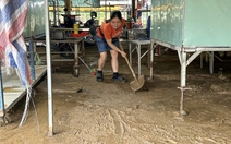 Ngôi chợ tại Đà Nẵng tê liệt sau trận lụt bất ngờ giữa mùa hè