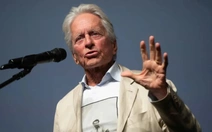 Tại sao Michael Douglas ngưng sự nghiệp sau điều trị ung thư vòm họng?