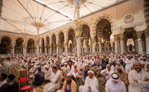 Độc lạ hệ thống che mát công nghệ cao quanh nhà thờ Hồi giáo ở Saudi Arabia