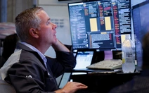 Chứng khoán Mỹ lao dốc, đồng USD tăng giá sau khi ông Trump đăng thư thuế quan