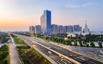 Đề xuất cấm xe tải, xe khách chạy ở làn sát dải phân cách trên 2 cao tốc