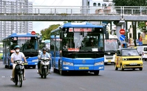 Ngày đầu hoạt động 37 tuyến xe buýt mới: Người dân thích thú, tài xế niềm nở