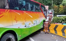 Xe buýt chở 20 du khách Việt gặp tai nạn ở Malaysia