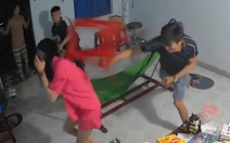 Người đàn ông dùng ghế đánh phụ nữ dã man trong clip trên mạng là anh trai ruột nạn nhân?
