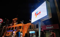 Logo kỷ niệm 50 năm thành lập báo Tuổi Trẻ tại quảng trường ở trung tâm Nha Trang
