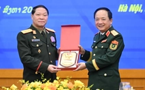Đại tướng Trịnh Văn Quyết hội đàm với Chủ nhiệm Tổng cục Chính trị Quân đội nhân dân Lào