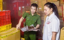 Hình ảnh bên trong xưởng sản xuất thịt trâu gác bếp giả doanh thu hơn 100 tỉ