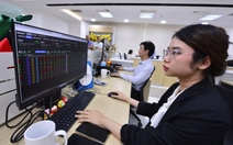 Chứng khoán vượt 1.600 điểm, lập đỉnh lịch sử mới