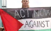 Người mẫu biểu tình trên catwalk, Madonna cầu xin Giáo hoàng cứu đói trẻ em ở Gaza