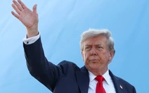 Ông Trump khởi hành tới thượng đỉnh Alaska, ông Zelensky nói 'trông cậy ở Mỹ'