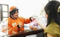 Tiếp sức đến trường lần thứ 3 cho sinh viên có cha mẹ đều khiếm thị