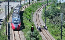 Tàu hỏa Hàn Quốc đâm bảy công nhân, nguyên nhân do tàu chạy quá êm?