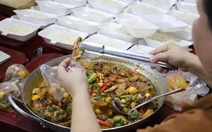 Những suất cơm 'treo' lúc nửa đêm chiều theo thực đơn của khách