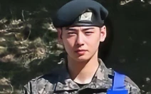 Mỹ nam Cha Eun Woo gây ‘náo loạn’ quân ngũ vì quá đẹp trai