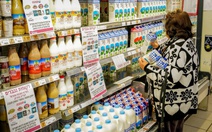 Israel giảm 40% thuế nhập khẩu sữa đối phó nguy cơ thiếu hụt nguồn cung