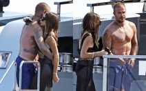 David Beckham phong độ ở tuổi 50 cùng vợ trên du thuyền 16 triệu bảng