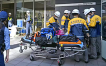 Trung tâm thương mại lớn ở Tokyo hỗn loạn chỉ vì cú huých vai giữa 2 người đàn ông