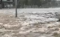 Trực tiếp: Tâm bão số 5 đang vào đất liền Nghệ An - Hà Tĩnh, gió mạnh, đường ngập sâu