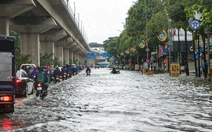 Vì sao loạt tuyến phố Hà Nội ngập trong ‘biển nước’ sáng 26-8?