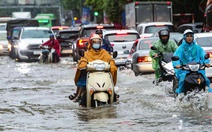 Loạt trường ở Hà Nội cho học sinh nghỉ học, sinh viên học trực tuyến vì bão số 5