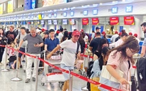 Giá vé máy bay Hà Nội tăng vọt, nhiều khách chọn bay đêm