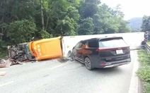 Xe container lật trên đèo Bảo Lộc, gây ùn tắc giao thông