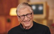 Bill Gates xài Samsung thay vì iPhone, 3 cuốn sách 'gối đầu giường' là gì?