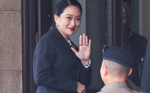Bà Paetongtarn Shinawatra đến tòa nhà Chính phủ theo dõi phiên tòa