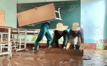 Nhà trường dọn hàng trăm mét khối đất đá sau mưa lũ, chuẩn bị năm học mới